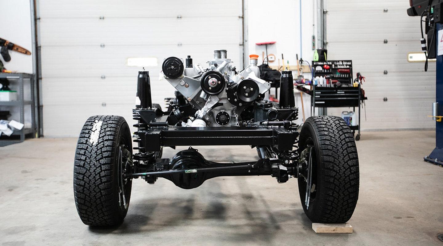 1995 Range Rover Classic rolling chassis with an engine