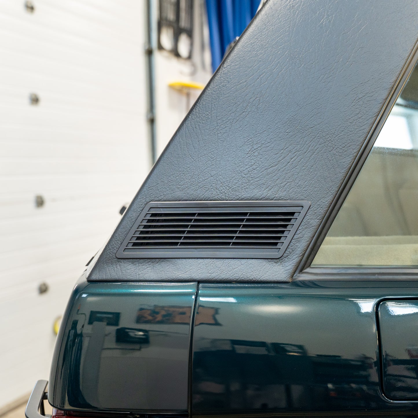 Assembled D Pillar Trim with Vents