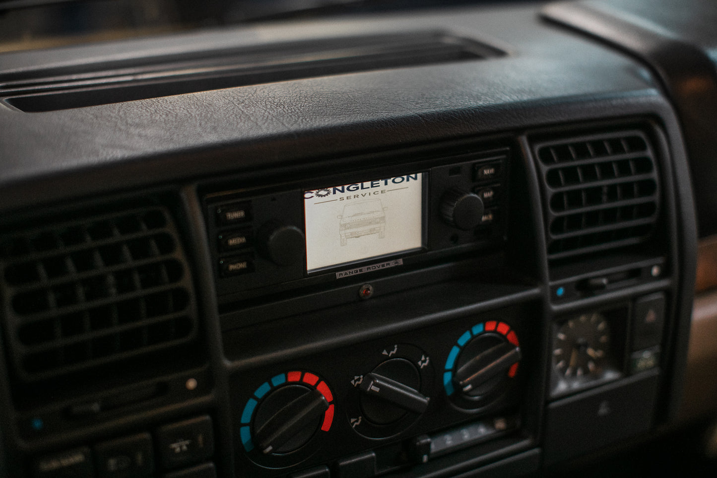 Congleton Service Land Rover Radio