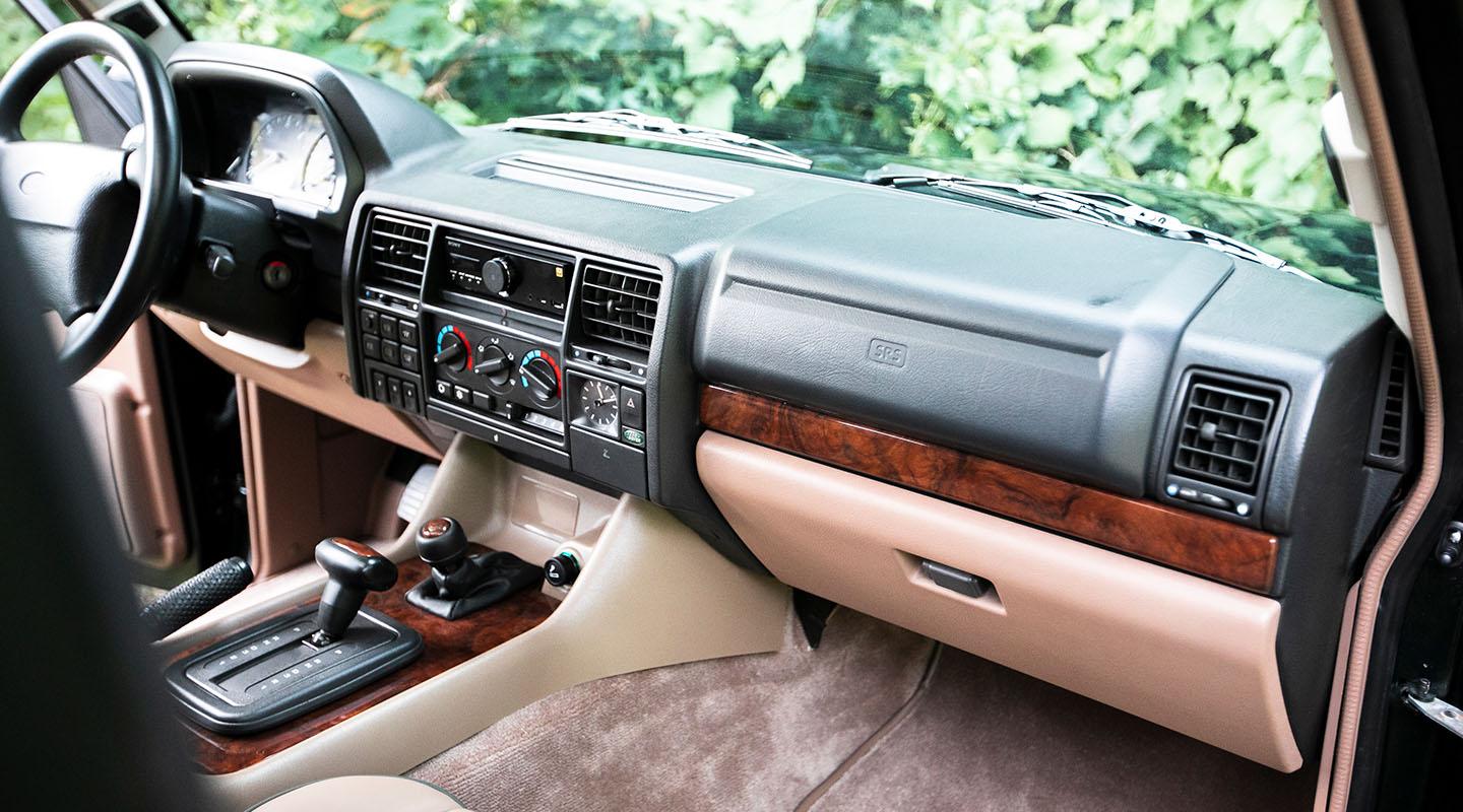 1995 Range Rover Classic interior dashboard