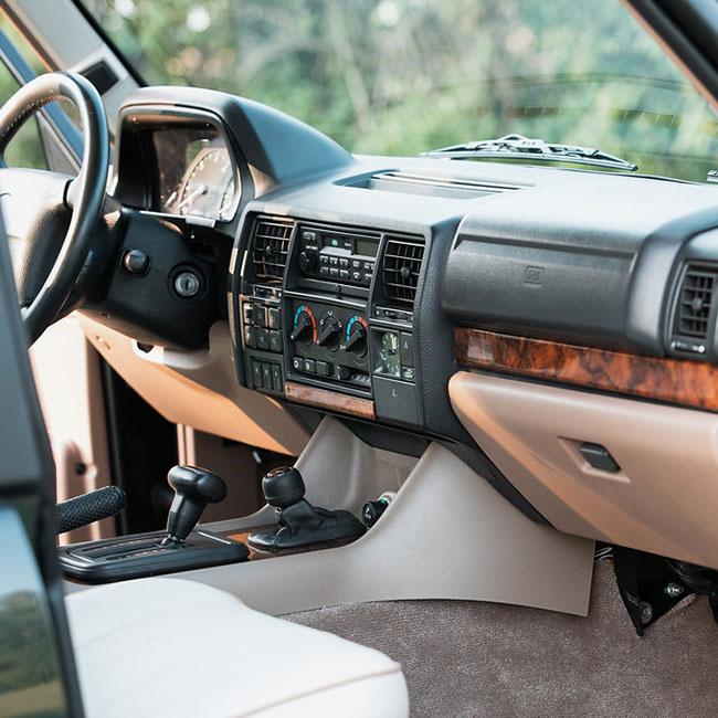 Range Rover Classic dashboard